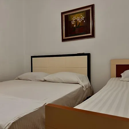 Grande House Hostel *