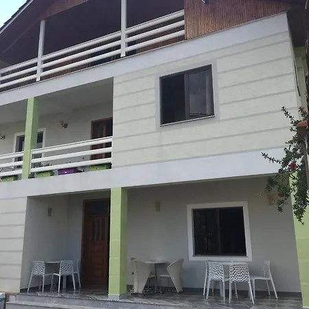 Hostel Grande House Τίρανα